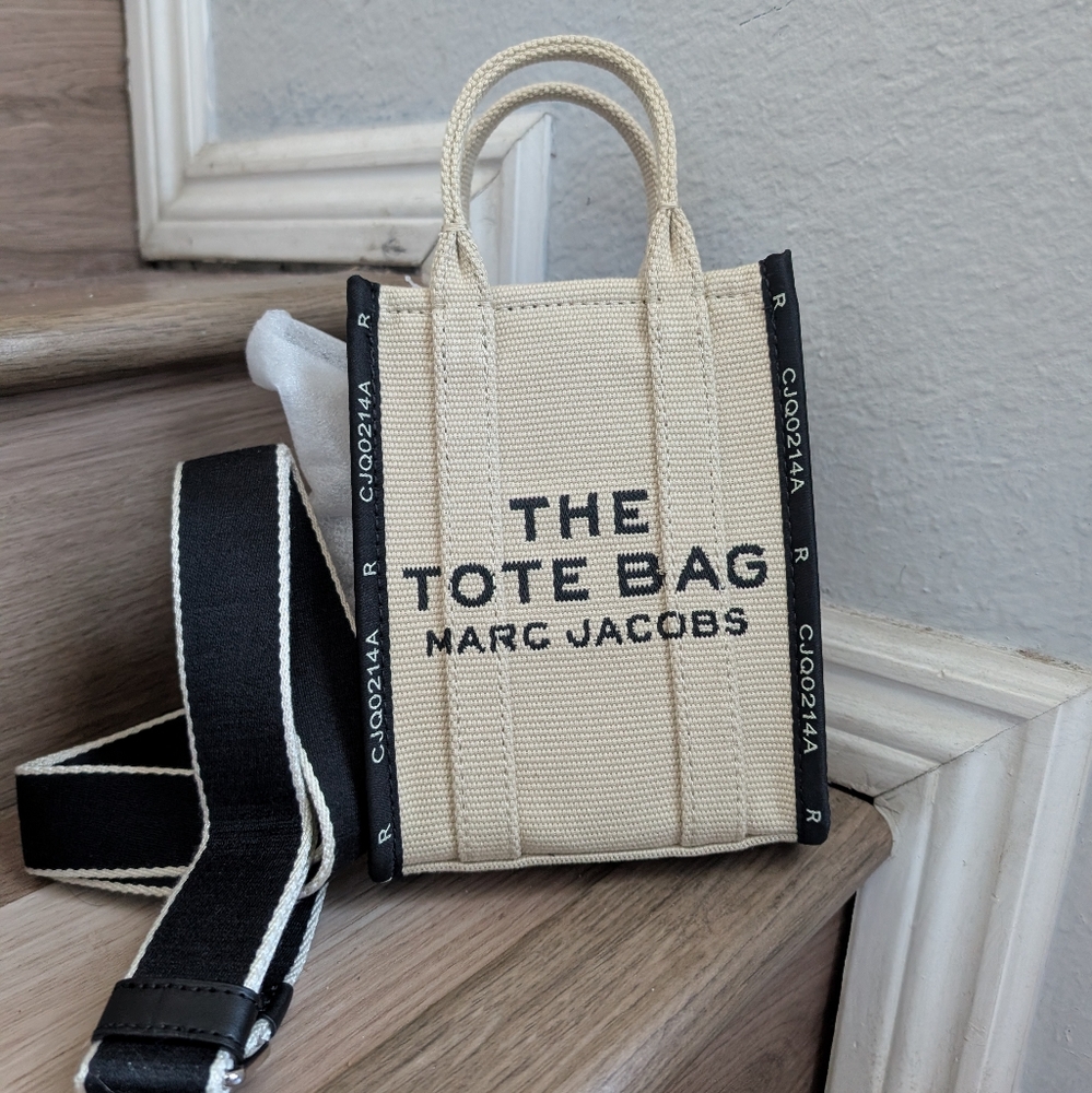NWT Marc Jacobs The Jacquard Crossbody Tote Bag Crossbody In Warm Sand